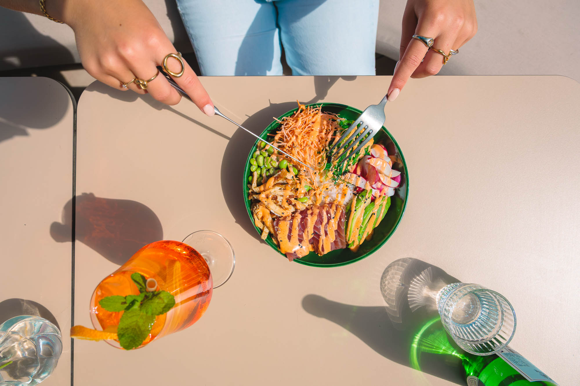 Poké bowl uit de eigen keuken van atMirror