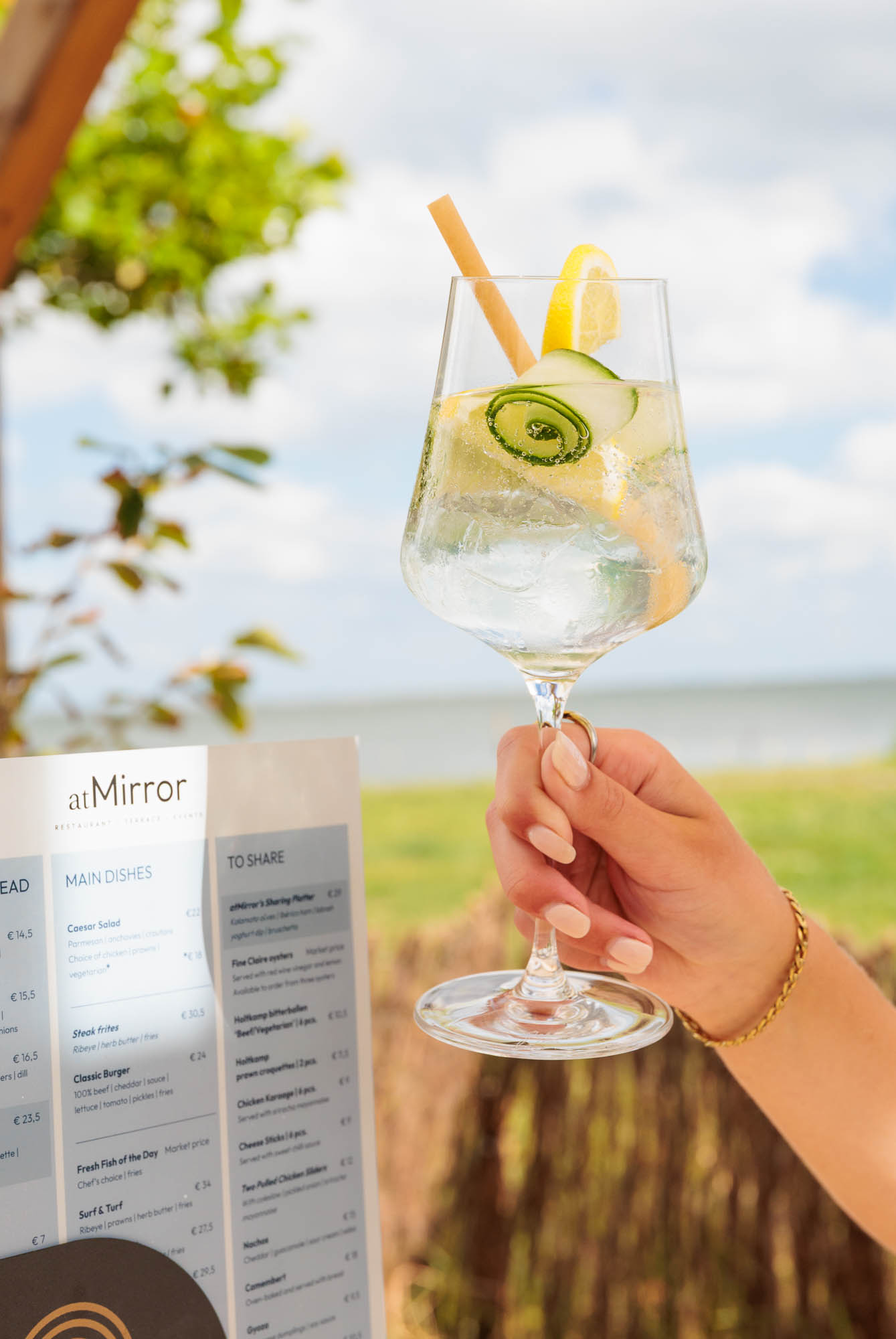 Drankje met vrij uitzicht over de Gouwzee